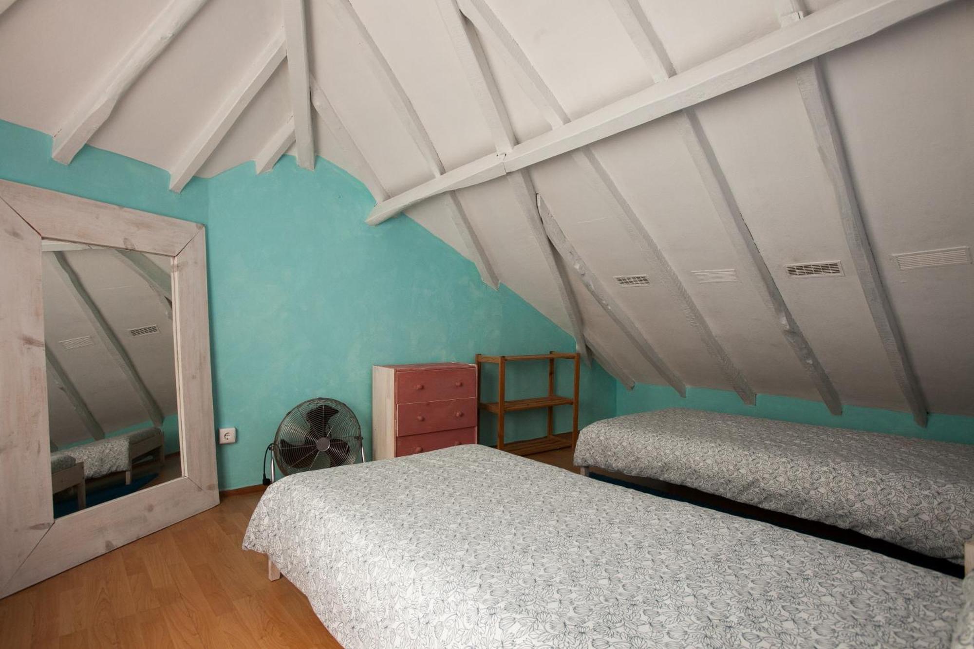 Ericeira Surf Camp Hostel Bilik gambar